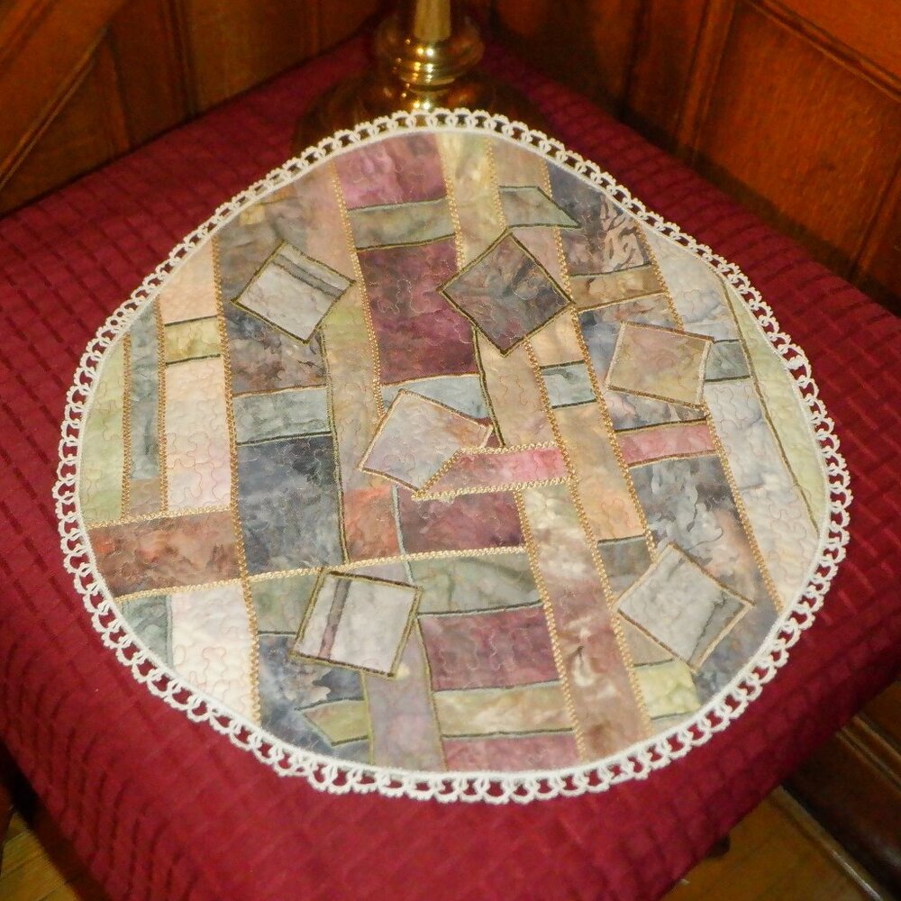 Handcrafted ~~~ Round PLACEMAT / Center Piece ~~~